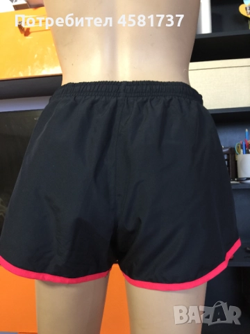 Дамски шорти Nike, размер S, снимка 4 - Спортни екипи - 51742561