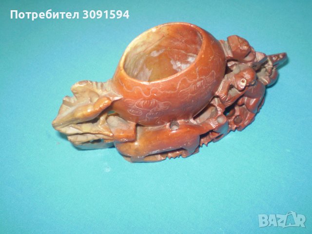 Антикварна ваза  от червен сапунен камък със екзотични фигури, снимка 8 - Антикварни и старинни предмети - 37165294