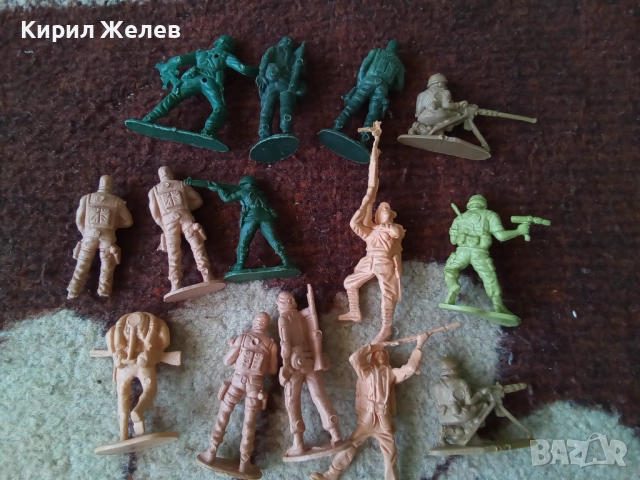 Войници пластмасови 12 броя 51727, снимка 6 - Колекции - 52105510