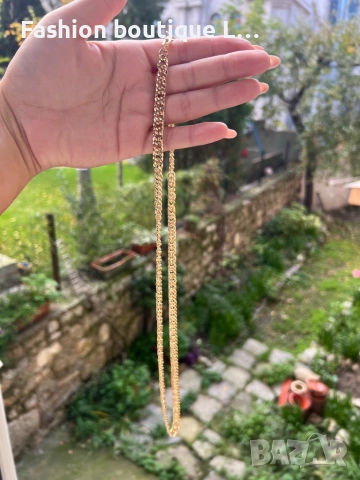 Златен синджир с уникална плетка може да се носи и като тройна гривна за ръката 