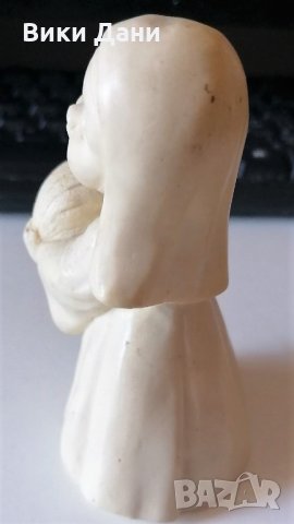 Италия скулптура монахинче с диня А. Сантини, снимка 2 - Колекции - 33489885