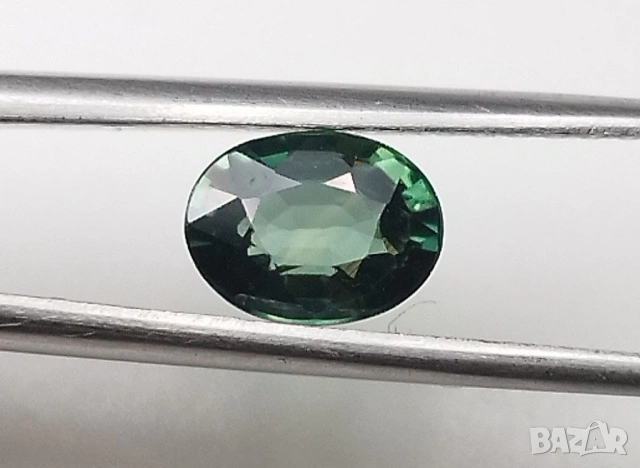 Естествен сапфир в искрящ зелен цвят 0.94кт.! Сертифициран! нов!, снимка 9 - Други - 53385224