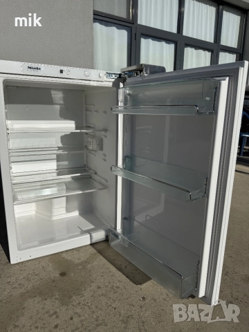малък хладилник за вграждане  Миеле , снимка 3 - Хладилници - 52223838