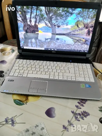 лаптоп FUJITSU i3 