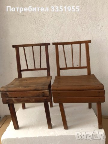 Малки дървени столчета