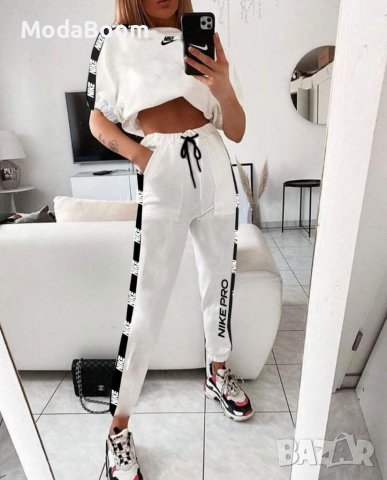 Дамски екипи Nike