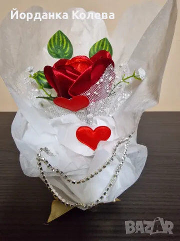 Вечна роза от сатен- подарък за св. Валентин, 8 март и всеки един празник, снимка 6 - Декорация за дома - 48466817