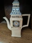 Красив порцеланов чайник маркиран , снимка 2