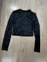 Черна кроп блуза кадифе , снимка 1 - Блузи с дълъг ръкав и пуловери - 43113539