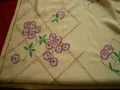  Ретро покривки за маса с бродирани цветя, снимка 1