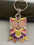 Метален ключодържател с дизайн на бухал 🦉 изобразен в ярки цветове подходящ аксесоар за раници 32532, снимка 1
