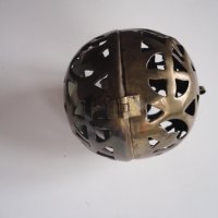 Ажурен бронзов свещник топка  маркиран , снимка 2 - Декорация за дома - 43559678