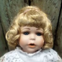 	 Седяща порцеланова кукла, снимка 2 - Колекции - 35106500