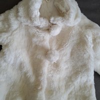 Детско бяло пухкаво палтенце, снимка 2 - Детски якета и елеци - 39306115