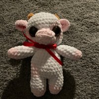 Ръчно плетена играчка крава, снимка 4 - Плюшени играчки - 43610006