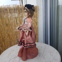 Порцеланова кукла със стойка , снимка 3 - Кукли - 43422215