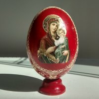 Великденско дървено яйце с икона, боядисано и лакирано и 2 тематични фигурки, снимка 3 - Статуетки - 40185683