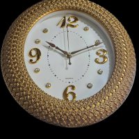 Стенен кръгъл часовник в златисто, със златисти цифри икристали, снимка 1 - Стенни часовници - 43610948