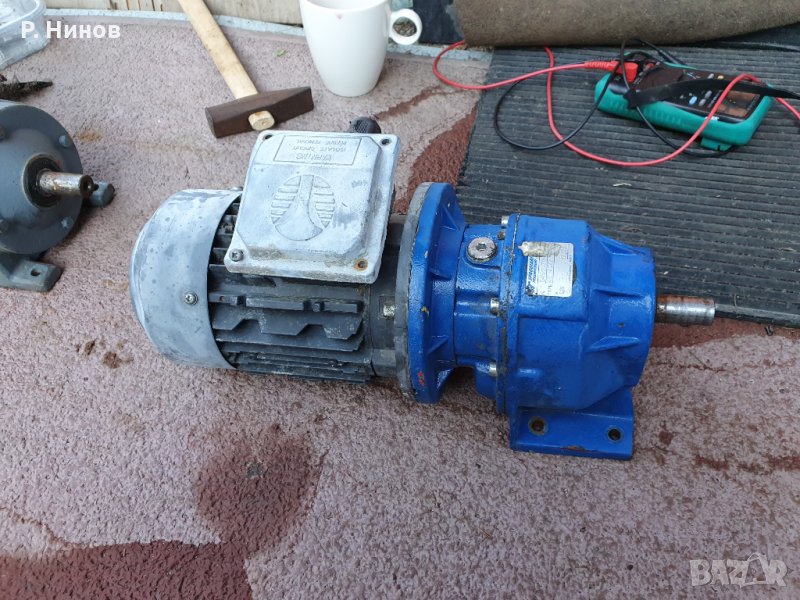 Монофазен ел.двигател/електромотор/електродвигател с редуктор 0.75kW 65 оборота, снимка 1