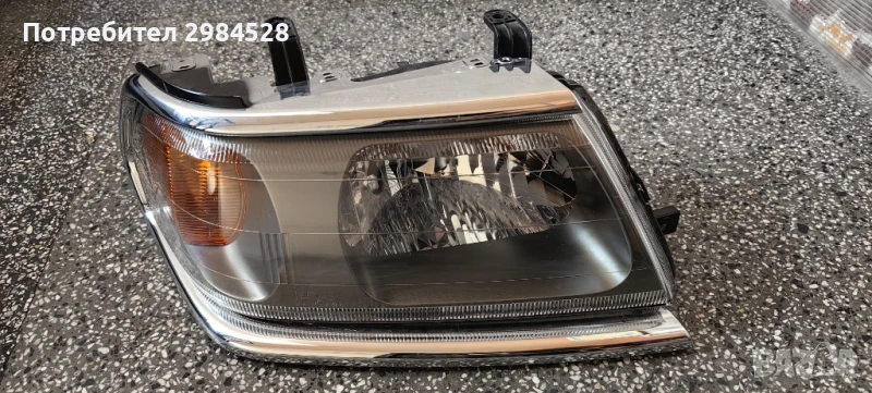 Фар за Mitsubishi Pajero Sport / Митсубиши Паджеро Спорт, снимка 1