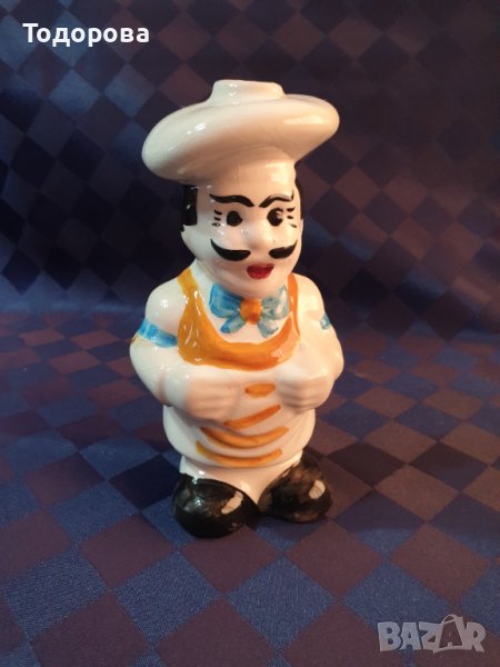 Порцеланова фигурка на готвач, снимка 1