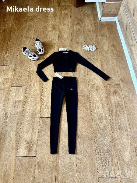 Разкошен сет за спорт от стегната оформяща материя Alo. Черен цвят, подходящ за спорт и активно движ, снимка 1