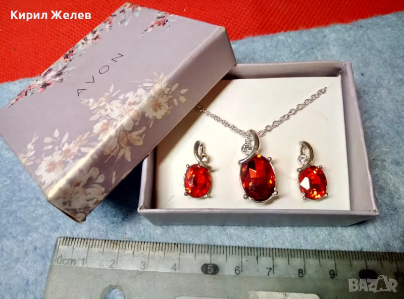 AVON Маркови ПОСРЕБРЕНИ СКЪПОЦЕННИ КОЛИЕ и ОБЕЦИ с ФАСЕТИРАНИ КАМЪНИ ГРАНАТ 47694, снимка 1