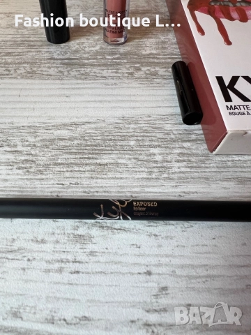 Нов комплект матово червило + молив в телесен цвят на марката KYLIE с аромат на шоколад ❤️, снимка 3 - Декоративна козметика - 52119991