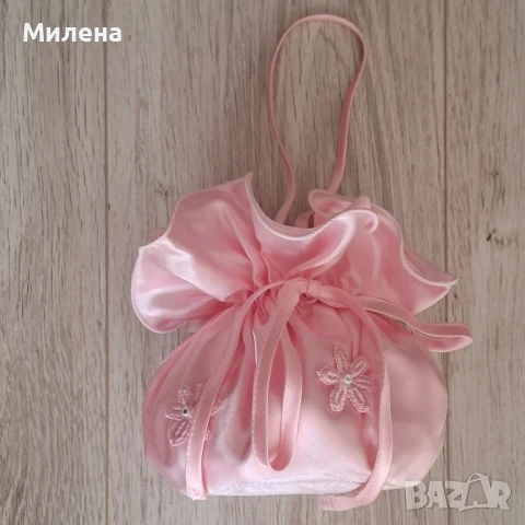 Сатенена чантичка с декорация 