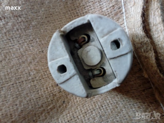 Голяма порцеланова фасунга за улични лампи , снимка 2 - Ключове, контакти, щепсели - 28549866