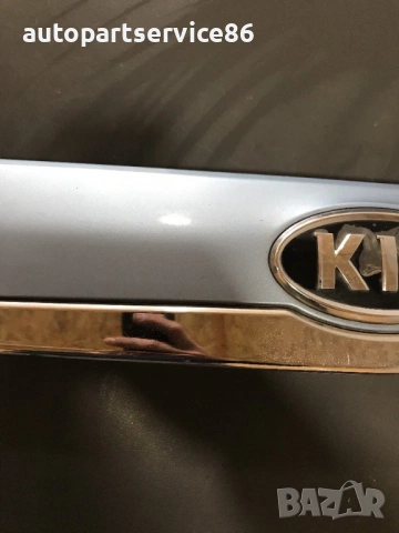 Лайсна на осветлението на регистрационния номер на задния капак синя за KIA Carnival (2006–2010), снимка 2 - Части - 53468704