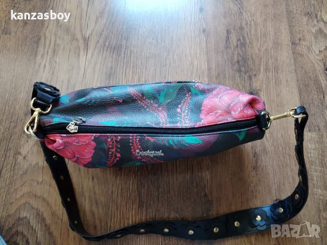 desigual - страхотна дамска чанта КАТО НОВА, снимка 5 - Чанти - 50271727
