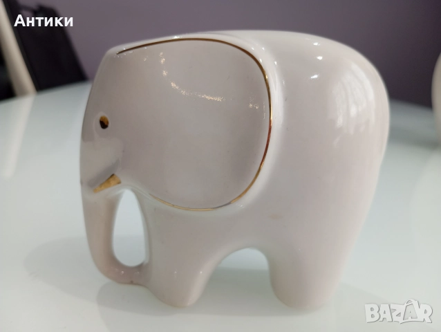 Стар порцеланов слон