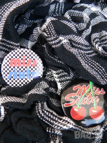  MISS SIXTY Оригинален Дамски Шал, снимка 2 - Шалове - 38067964