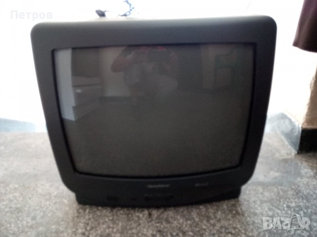 Продавам 2 дистанционни с дънни платки за тв GoldStar и JVC.Обявената цена е за всичко., снимка 1