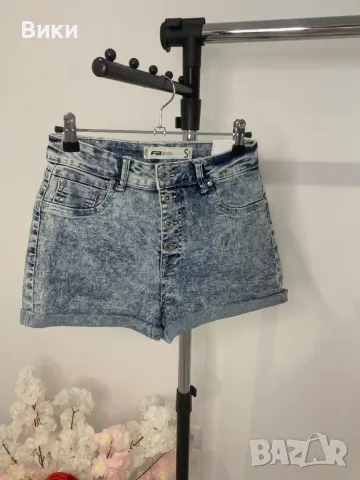 Къси дънки в размер S нови с етикет