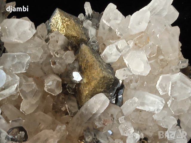 №82, Кварц, Планински кристал,Кварцова друза с халкопирит и сфалерит,Quartz Bulgaria,BGminerals,, снимка 3 - Декорация за дома - 44116222