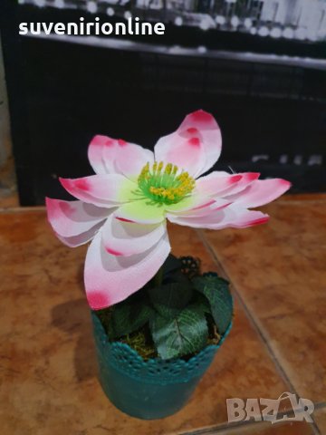 Изкуствени цветя в кашпа, снимка 1