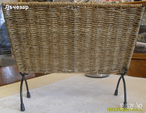 Продавам стойка за вестници или списания , снимка 3 - Други стоки за дома - 52705378