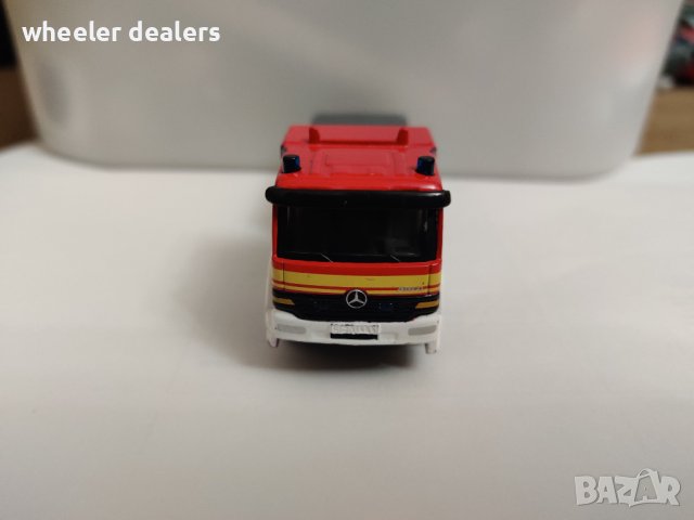 Метална количка Siku 1841 Mercedes-Benz Atego пожарна в мащаб 1:87, снимка 9 - Колекции - 38972665