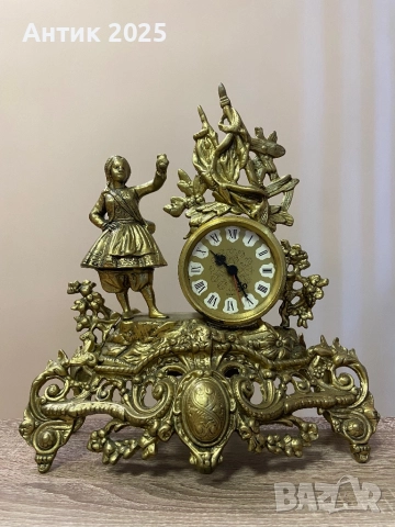 Винтидж бронзов каминен часовник с фигура на момиче