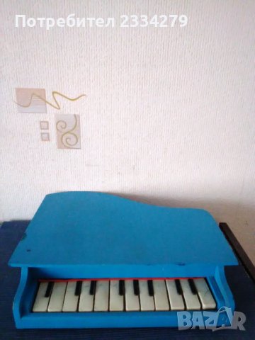 Децко пиано от 70-те години. Хармоника,стара марка,,melodia" made in Poland 
