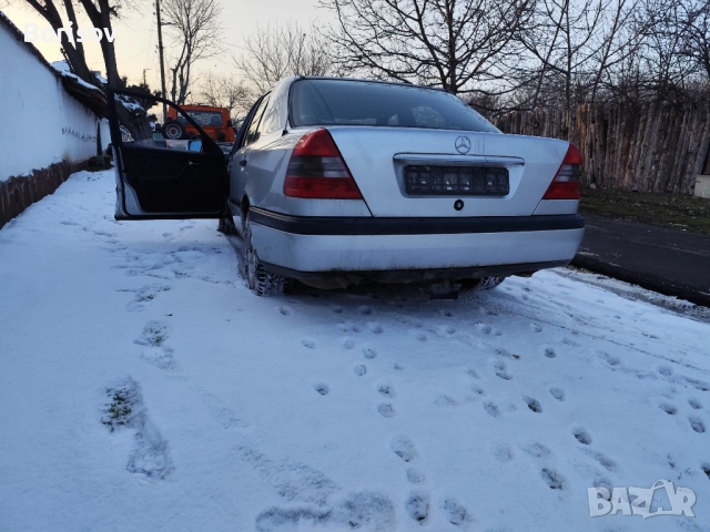 Мерцедес ц180, снимка 2 - Автомобили и джипове - 53204174