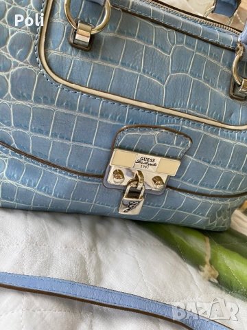 Оригинална чанта Guess в бебешко синьо, снимка 2 - Чанти - 28337657