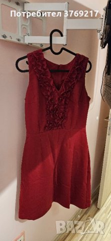 чисто нова червена рокля 