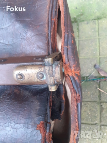 Стара лекарска чанта от дебела естествена кожа с бронзови орнаментии , снимка 3 - Антикварни и старинни предмети - 53499641