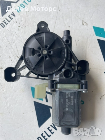 Моторче стъклоповдигвач за предна дясна врата 0130822716 от Skoda Karoq 1.5 TSI двигател DXDB, 150кс, снимка 2 - Части - 51666387