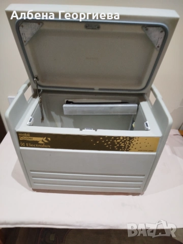 Къмпинг хладилник Mobil Cooler Electrolux 12/220 V/ GAZ, снимка 2 - Хладилни чанти - 53301650