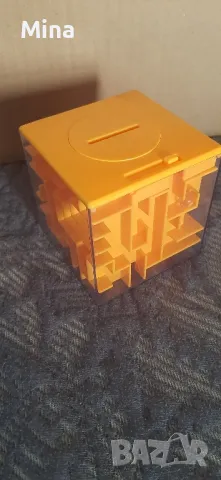 Касичка пъзел с топче