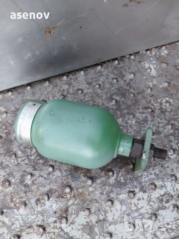 хидравличен акумулатор